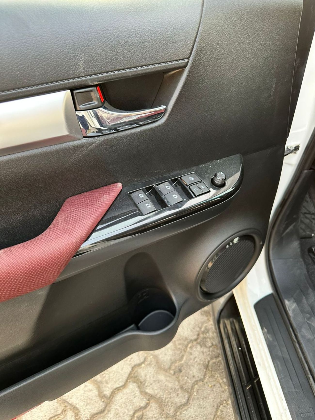 Toyota Hilux SR5 2.7L Petrol Manual Double Cap 4x4 Full Option