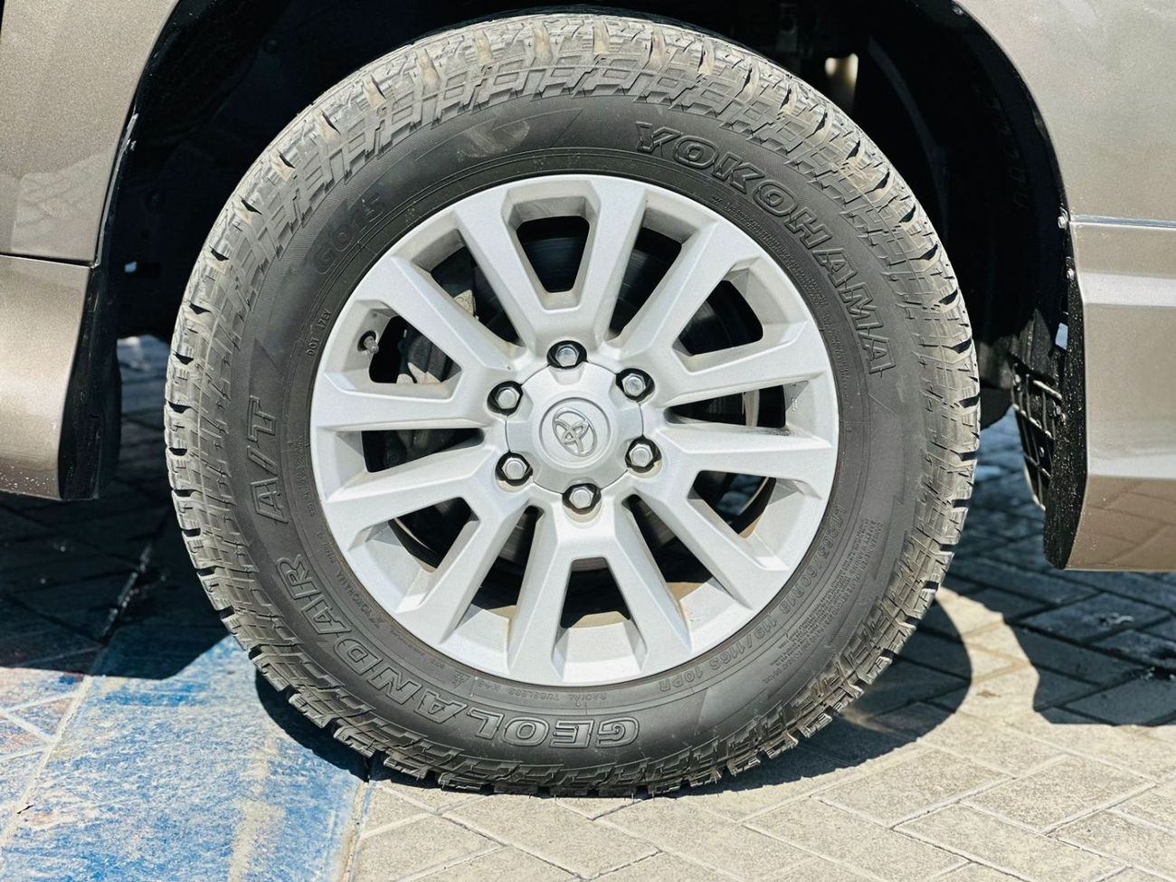 Toyota Prado Toyota Prado 2017 golden colour RHD diesel engine 7 seaters