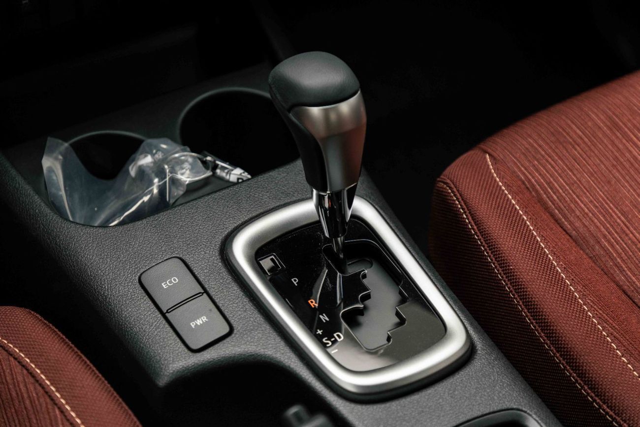 تويوتا هيلوكس Double Cab 2.7L Full Option