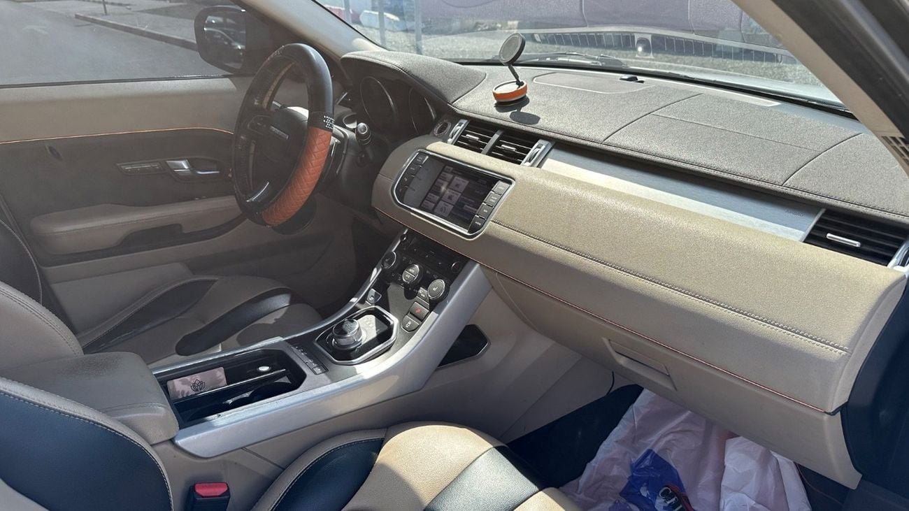Land Rover Range Rover Evoque Pure LE 2.0L (5 Door) PURE PREMIUM 2.0L (5 Door)