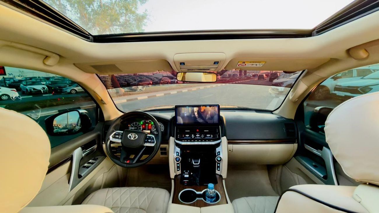 تويوتا لاند كروزر MODIFIED TO LC300 2025 MODEL | 4.0L PETROL ENGINE | LHD | AUTOMATIC TRANSMISISON | 360 VIEW CAMERA |