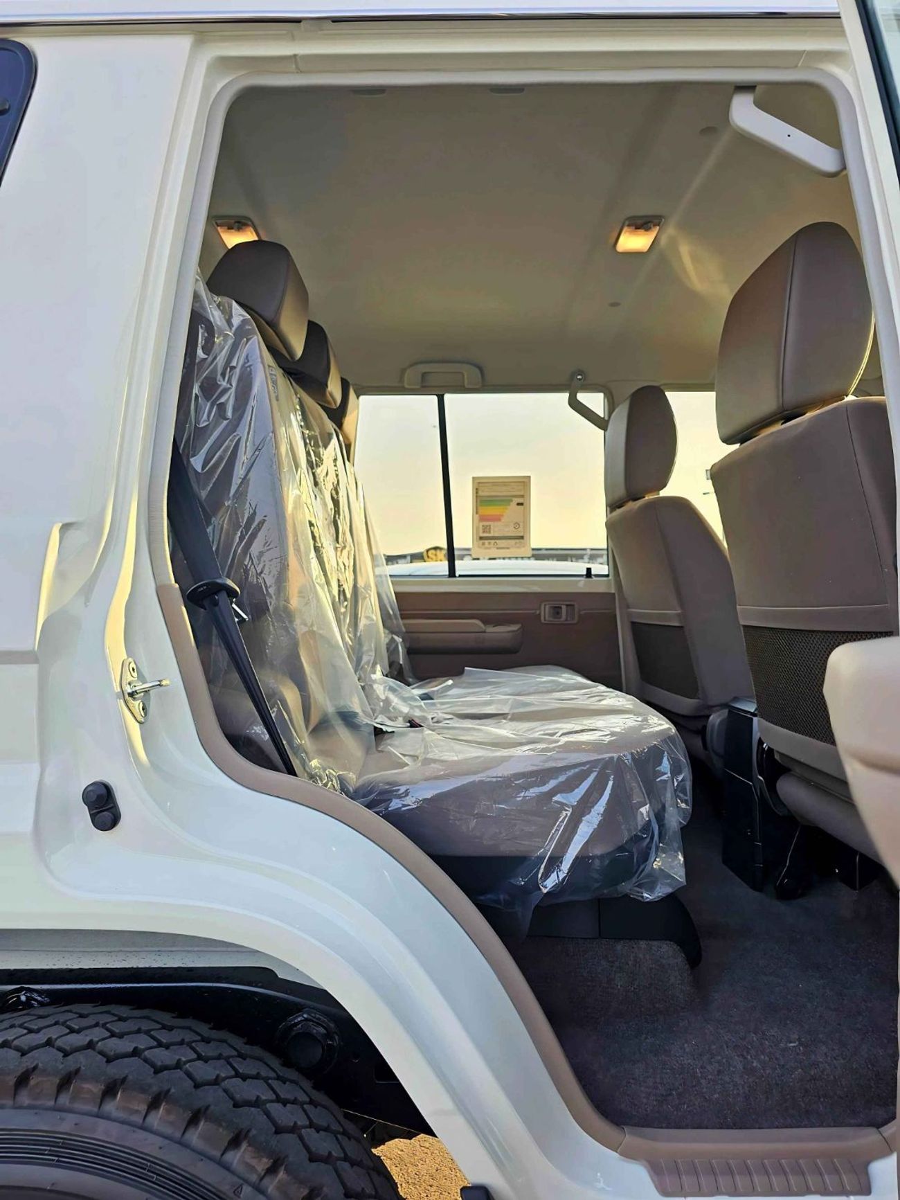 تويوتا لاند كروزر 70 LC76 / M/T / 2.8L V4 DIESEL / DVD+CAMERA / SNORKEL / PWR WINDOWS & LOCKS (CODE # DSL-E)