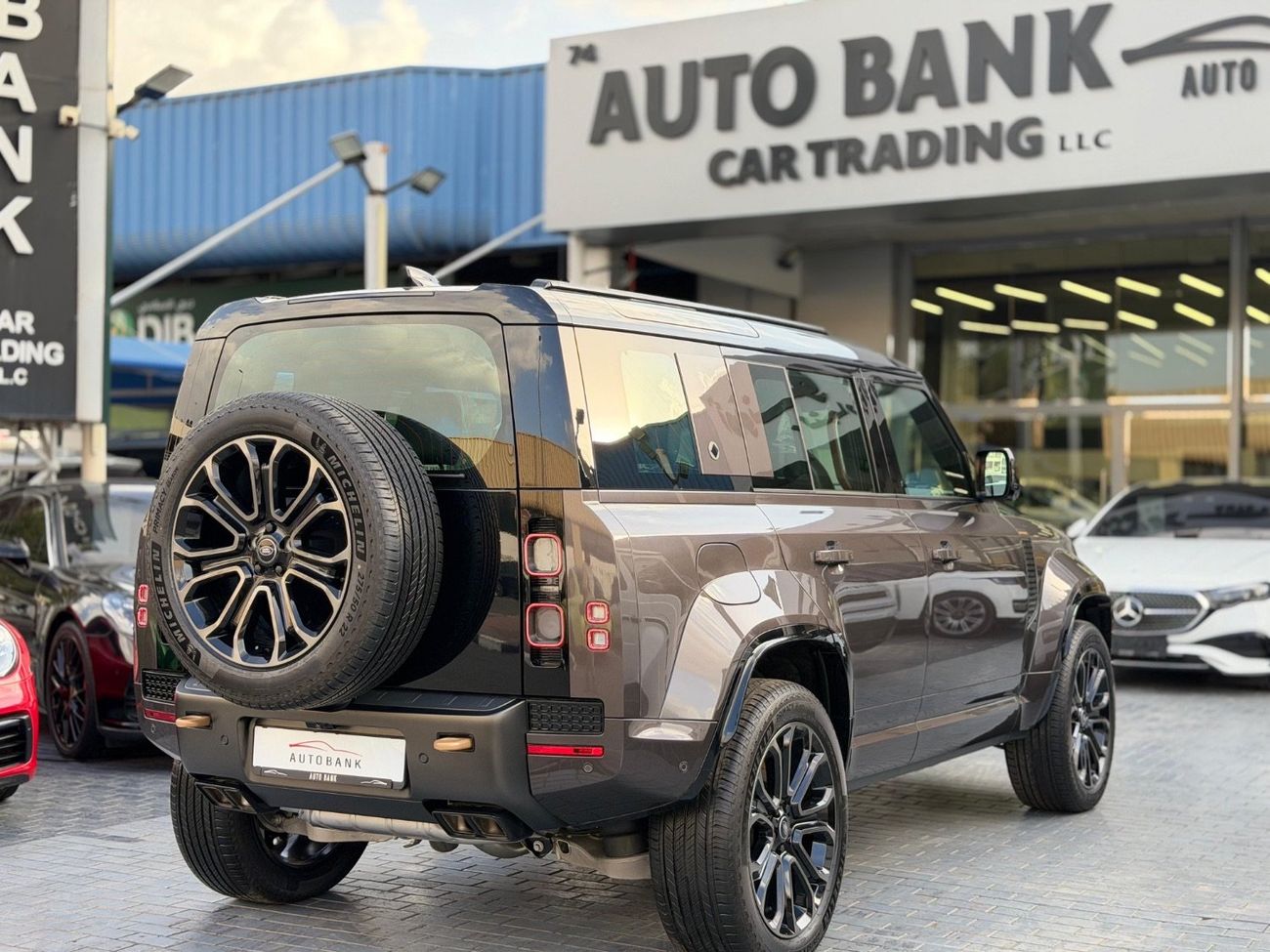 لاند روفر ديفندر 110 P635 OCTA V8