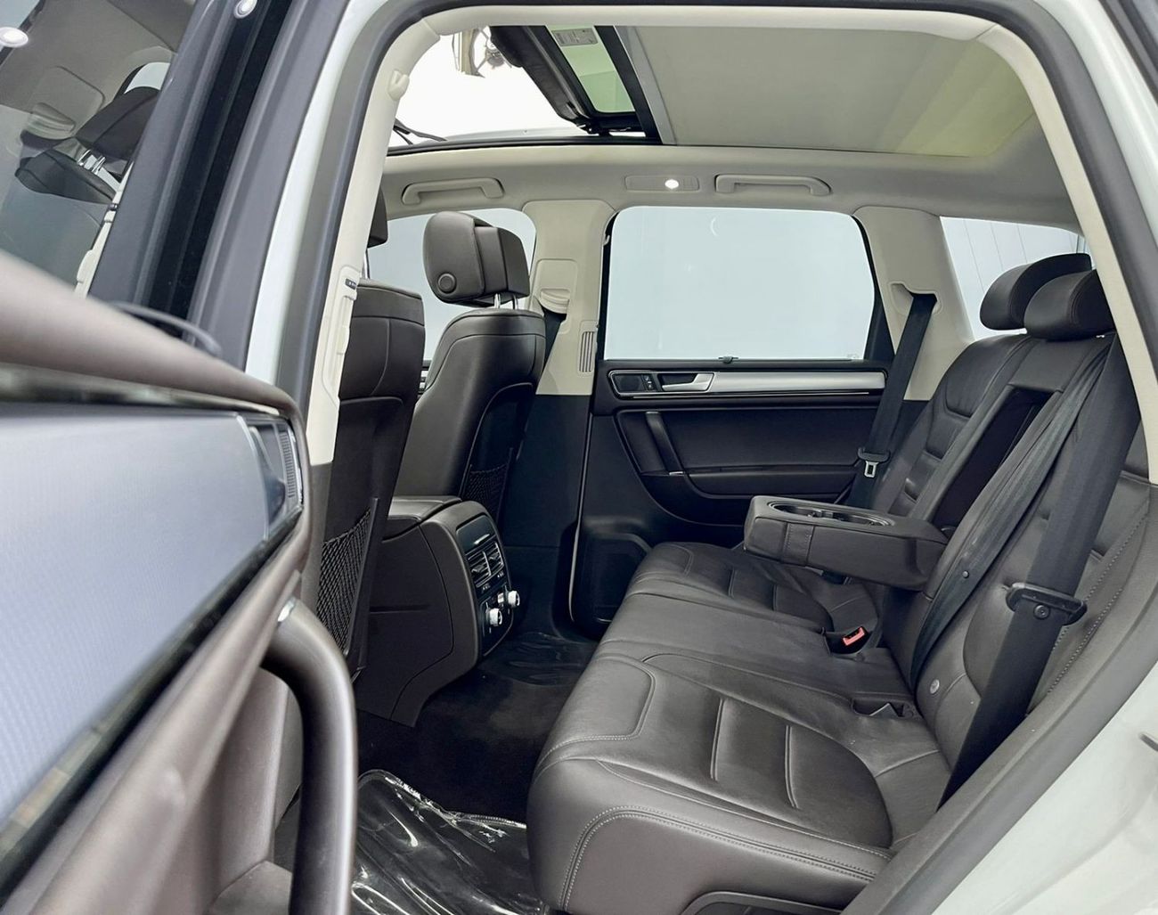 Volkswagen Touareg SEL 2017 Volkswagen Touareg SEL Plus, Volkswagen Warranty, Volkswagen Service Contract, GCC