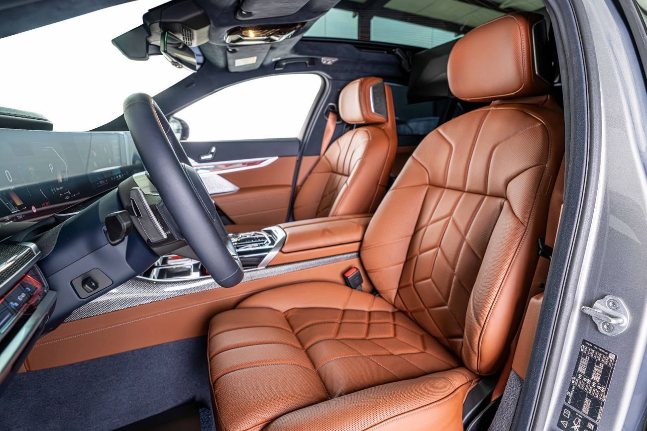 بي أم دبليو M760Li GCC-1 Owner-Abu Dhabi Motors Warranty Service Contract Until 07/2030