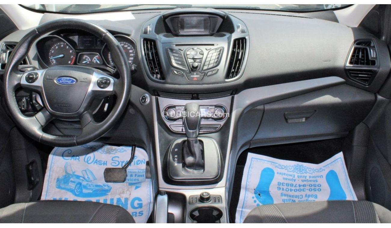 Ford Escape SE ACCIDENTS FREE - GCC- CAR IS IN PERFECT CONDITION INSIDE  AND OUTSIDE
