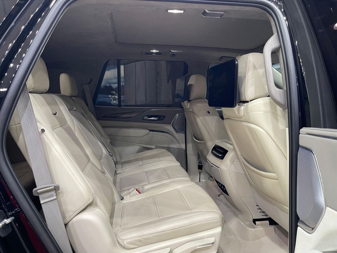 كاديلاك إسكالاد Premium Luxury 6.2L 4WD