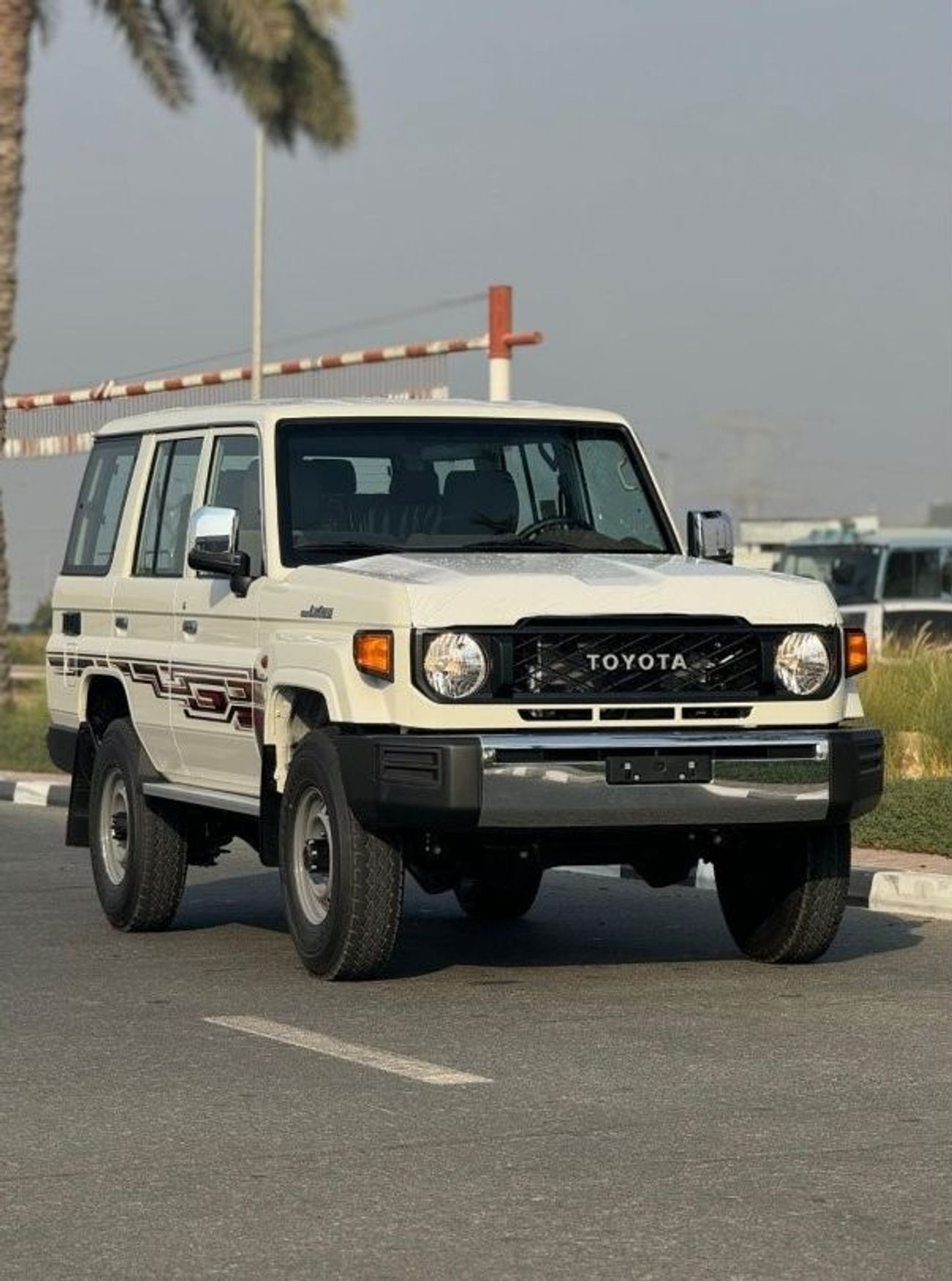 Toyota Land Cruiser 70 TOYOTA LANDCRUISER 76 4.0L V6 PETROL GRADE E MANUAL