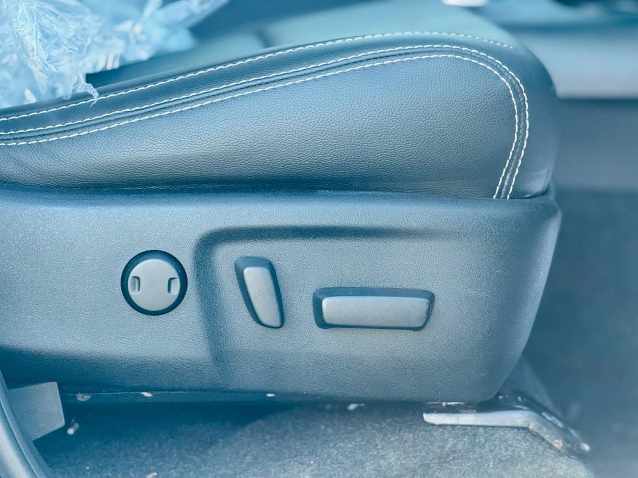 تويوتا هيلوكس Full option top of the range