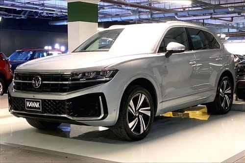 Volkswagen Touareg R-Line | Guaranteed Warranty | 0 Down Payment