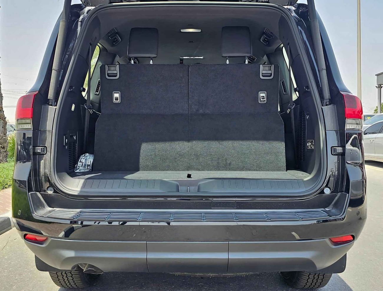 Toyota Land Cruiser LC300 / WINTER PACKAGE / VX / 3.5L / "9" DVD + 360 CAMERA / RADAR (CODE# LCWSR35VXH)