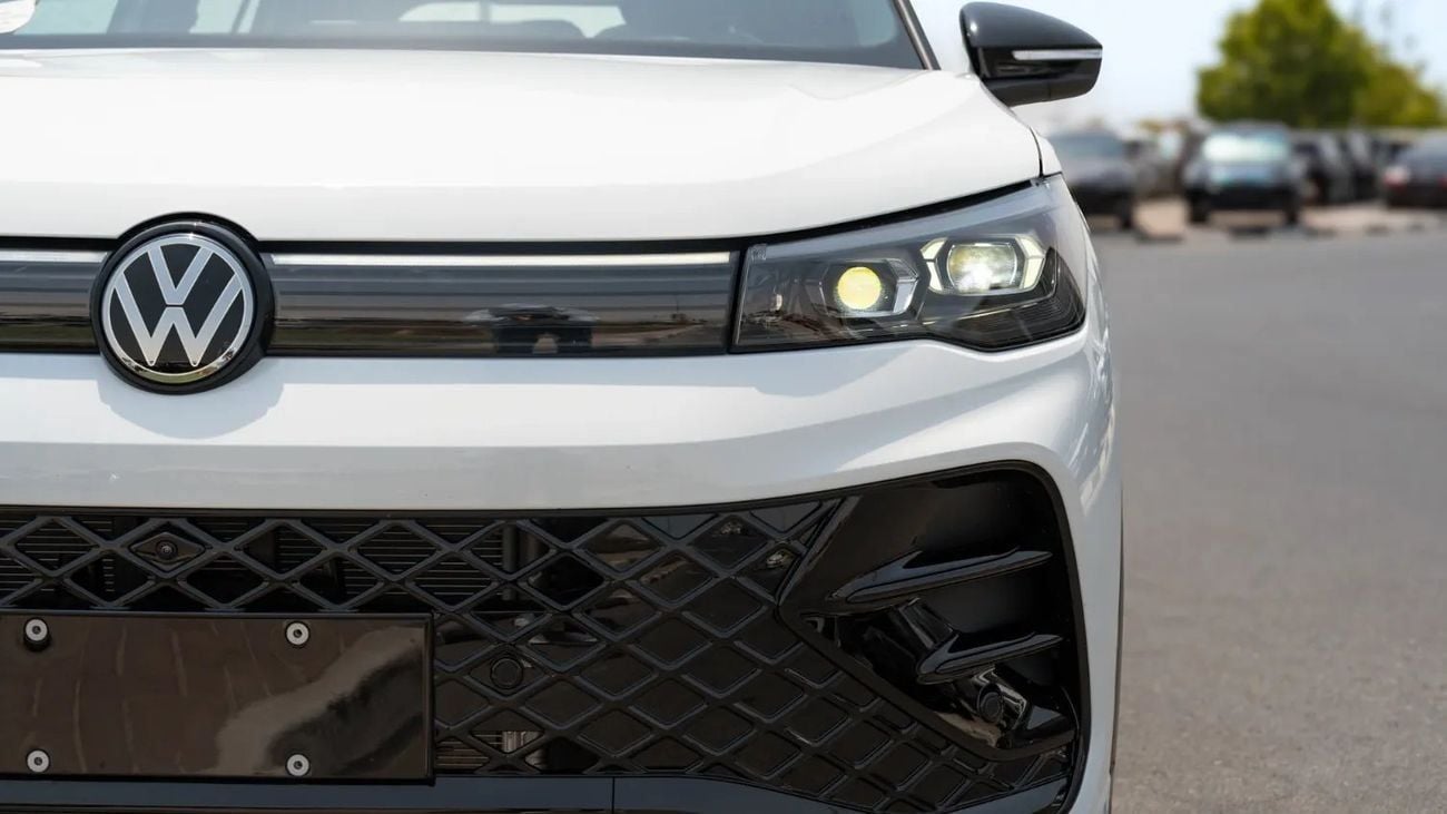 فولكس واجن تيجوان 2025 | VOLKSWAGEN TIGUAN 380 TSI 4WD R-LINE INTELLIGENT PREMIUM - H.K - COOL BLACK KIT