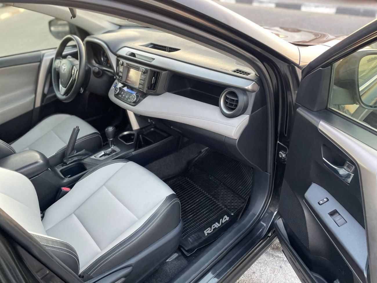 Toyota RAV4 2018 Toyota Rav4 XLE 4x4 Full Option Push Start - Hybrid Fuel ⛽️-