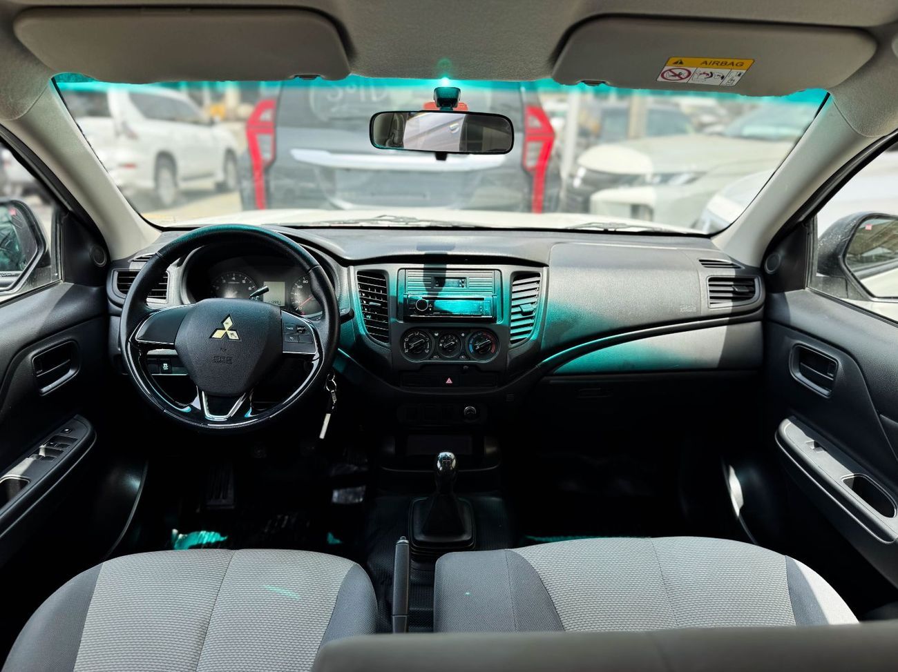 Mitsubishi L200 GL 2.5L Double Cab Utility RWD Mitsubishi L200 2.4L 2022 RWD GCC, accident-free, in excellent condit