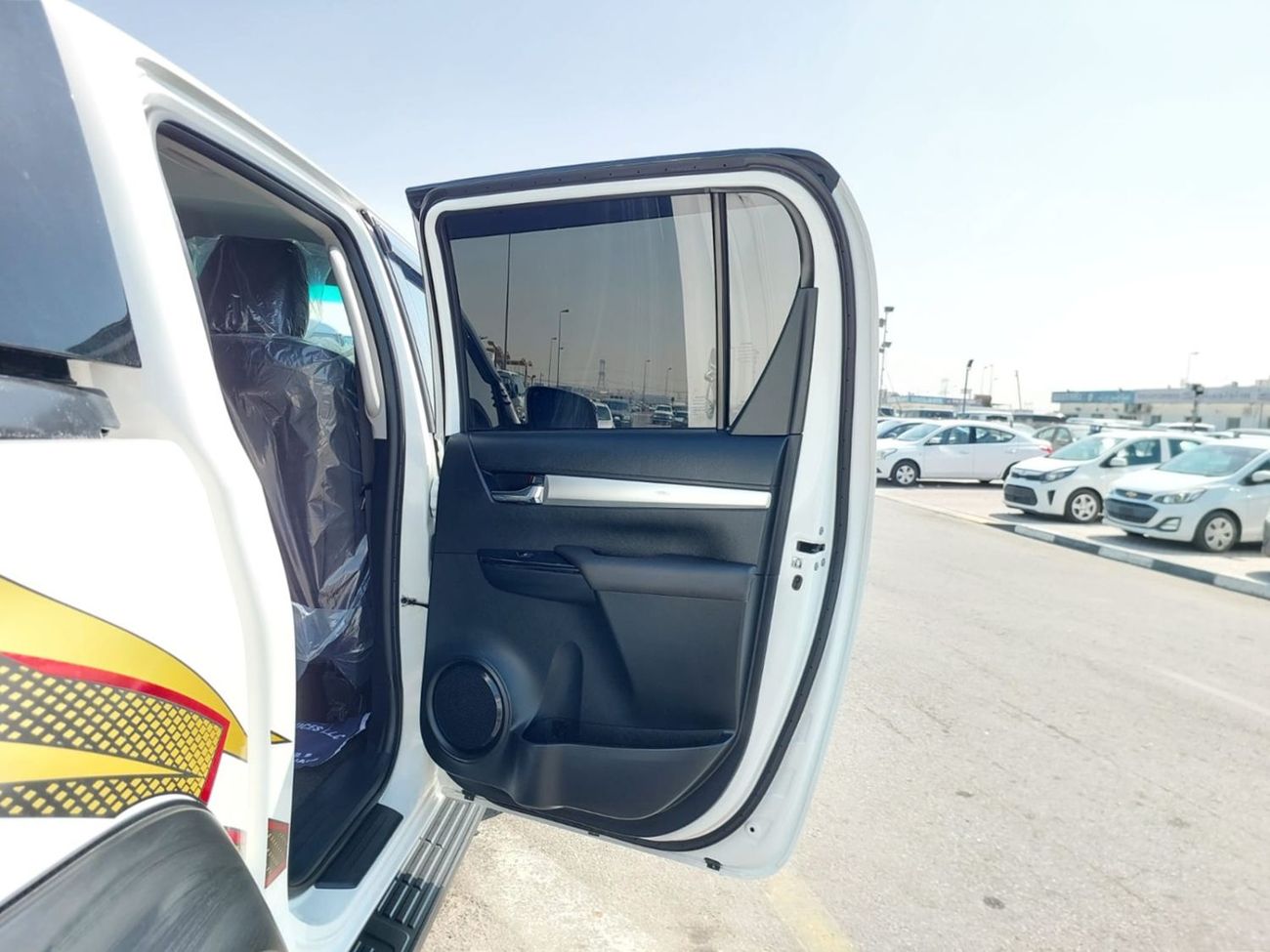 Toyota Hilux (RAMADAN OFFER) TOYOTA HILUX PICKUP RHD 2023 MODEL 2.8 L DIESEL AUTOMATIC(PM85171)