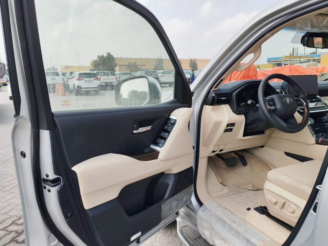 تويوتا لاند كروزر 2025 Toyota Land Cruiser LC300 VX Full-Option with Radar 4.0L V6 Naturally-Aspirated Petrol A/T 4WD