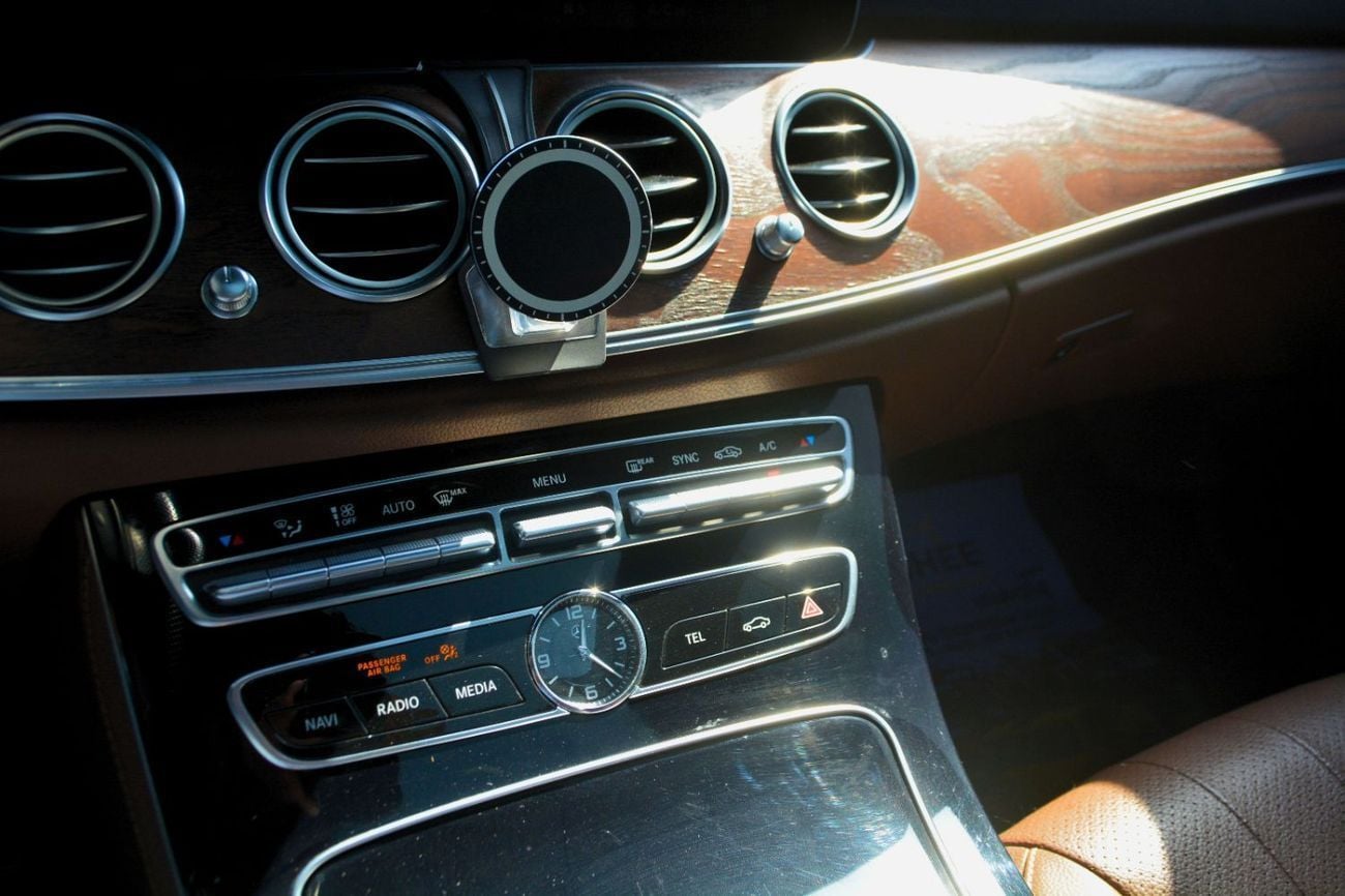 مرسيدس بنز E300 AMG Premium + 2.0L