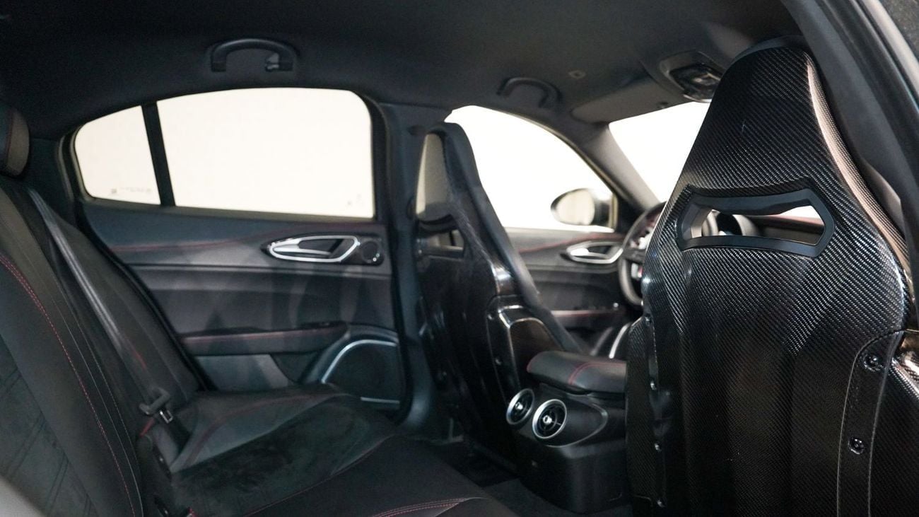 ألفا روميو جوليا Quadrifoglio 2.9L (505 HP) | AED 4,122 PM | Up to 3 Years Warranty