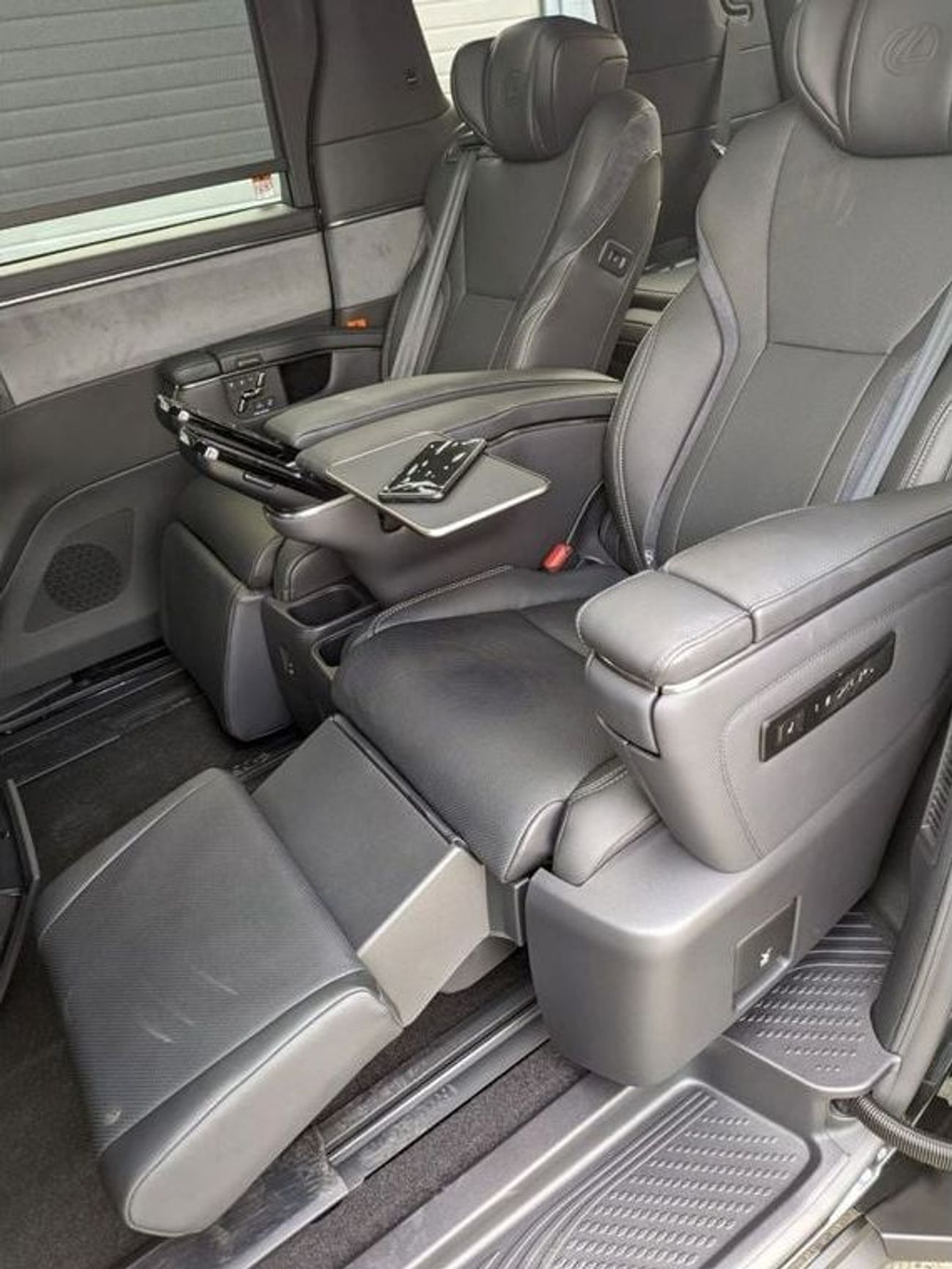 لكزس LM 350h (For export only)