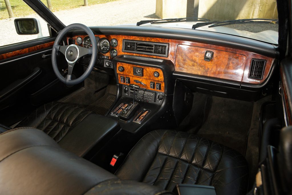 جاغوار XJ6 interior - Cockpit