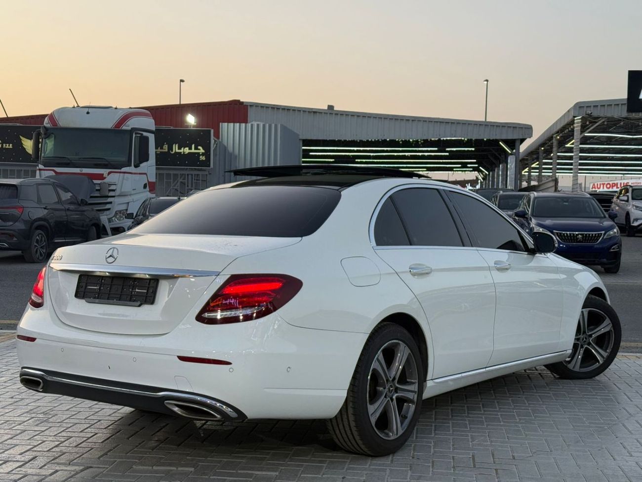 مرسيدس بنز E300 Premium + 2.0L