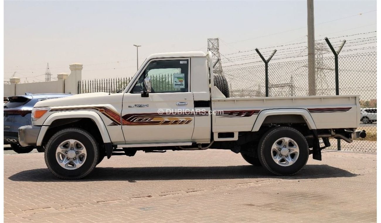 Toyota Land Cruiser Pick Up TOYOTA_LAND_CRUISER_PICK_UP_SINGLE_4.0_V6_GASOLINE_2022