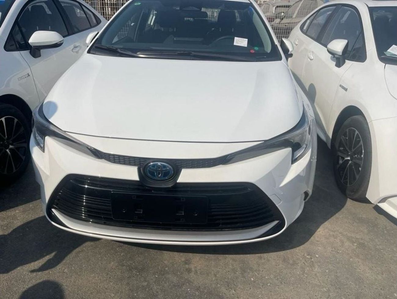 Toyota Corolla 1.8 L HYBRID LEVIN