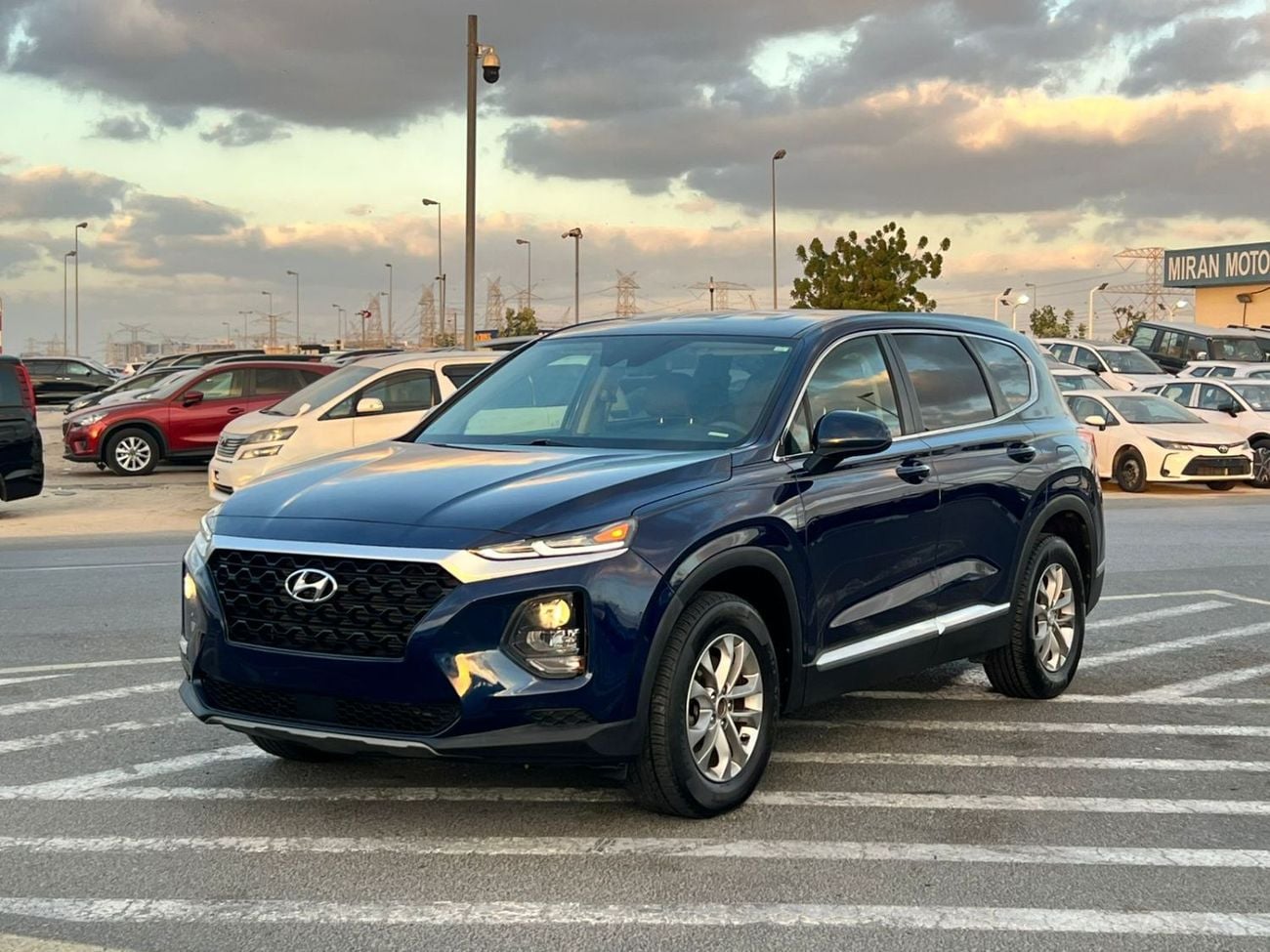 Hyundai Santa Fe STD (NON GCC) 2019 Hyndai Santafe Fe 2.4L V4 FWD - Rear Camera & Sensor