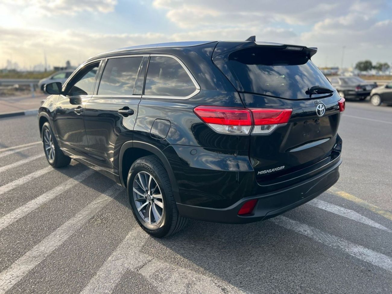تويوتا هايلاندر 2017 TOYOTA HIGLANDER XLE // LEATHER & ELECTRIC SEATS  // PUSH START // SUNROOF - REAR DOOR OPEN CLO