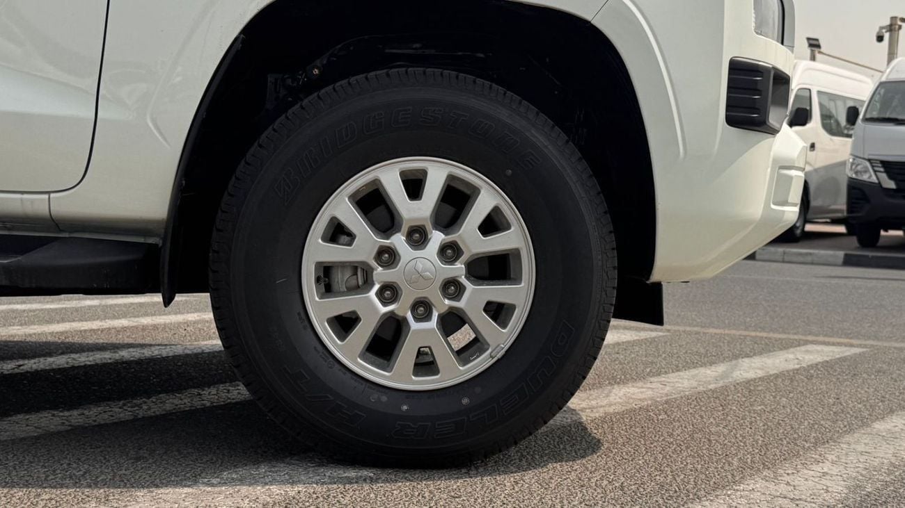 ميتسوبيشي L200 GLX DCABIN 2.4L DIESEL 4X4  6SPEED A/T