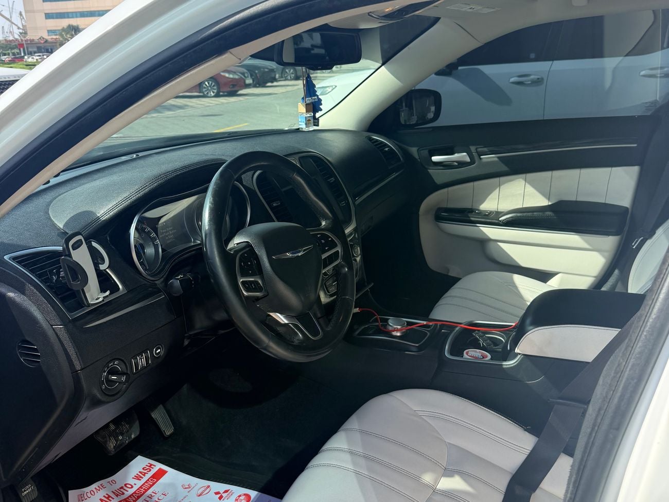 كرايسلر 300 6 cylinder - RWD - 5 seats