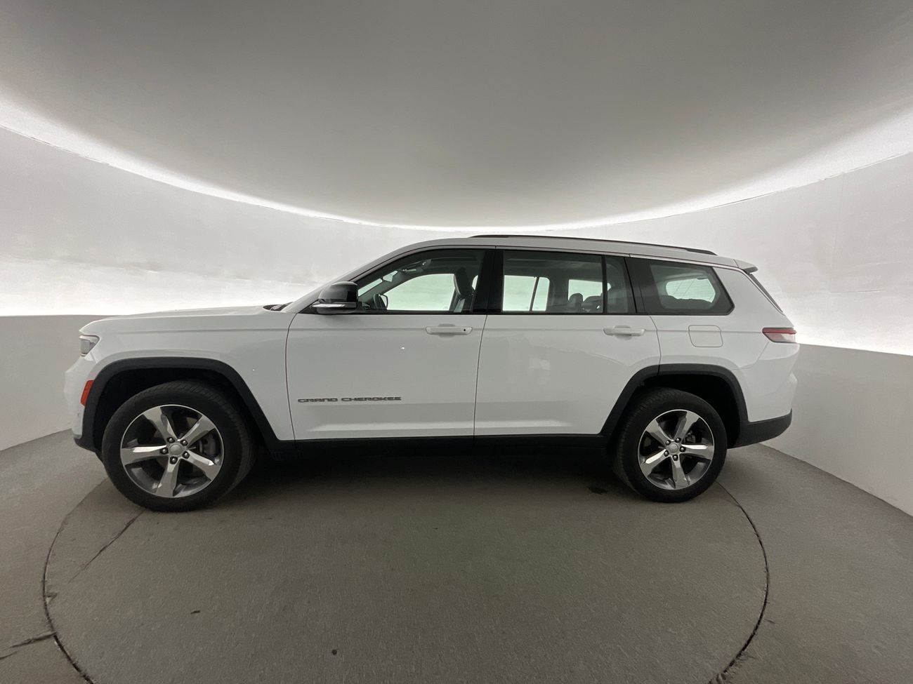 جيب جراند شيروكي Limited Plus | شامل الضمان | 0 ﺪﻔﻋﺓ ﺃﻮﻟﻯ