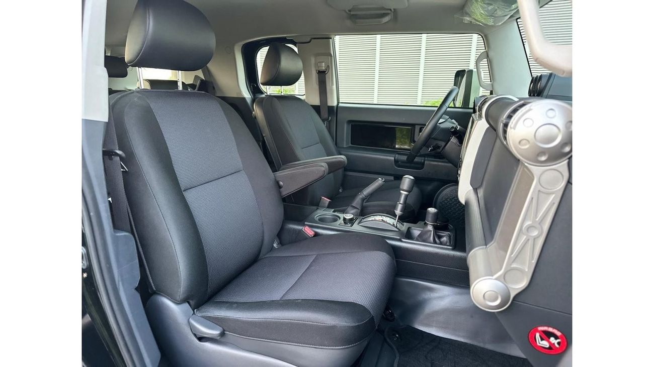 Toyota FJ Cruiser Toyota FJ cruiser 2023 KM 15000 GCC SPECS NO ACCIDENT OR PAINT WARRANTY + SERVICE FROM AGENCY