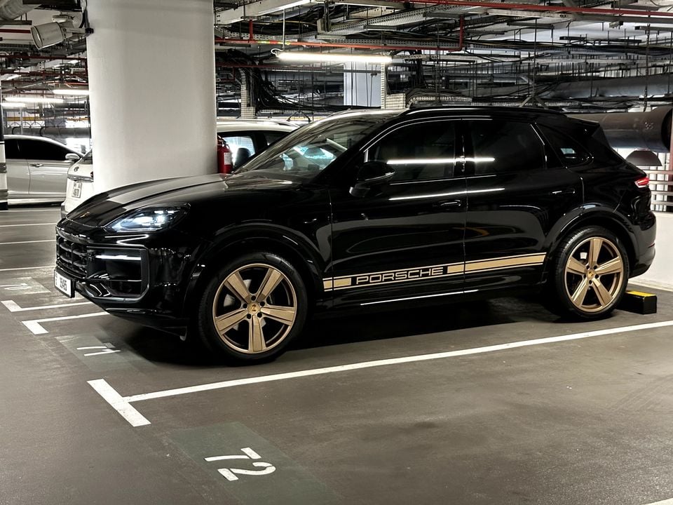 Porsche Cayenne 3.0L V6 Turbocharged 124K AED options GCC