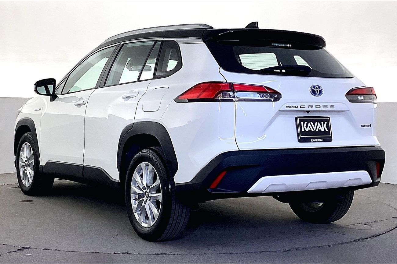 تويوتا كورولا كروس GLI | National Day Celebration | شامل الضمان | 0 ﺪﻔﻋﺓ ﺃﻮﻟﻯ