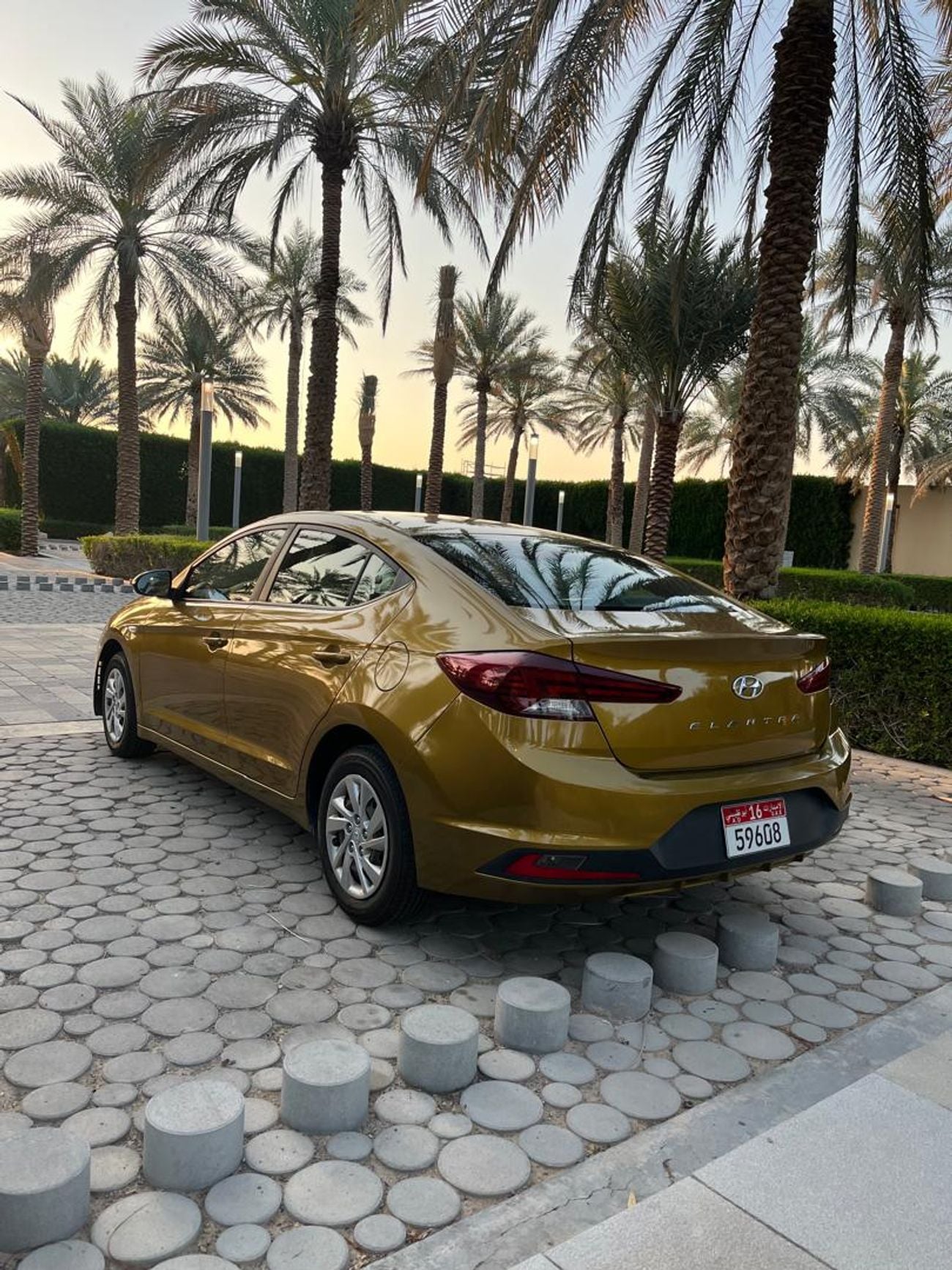 Hyundai Elantra Standard 2.0L GCC 2.0L