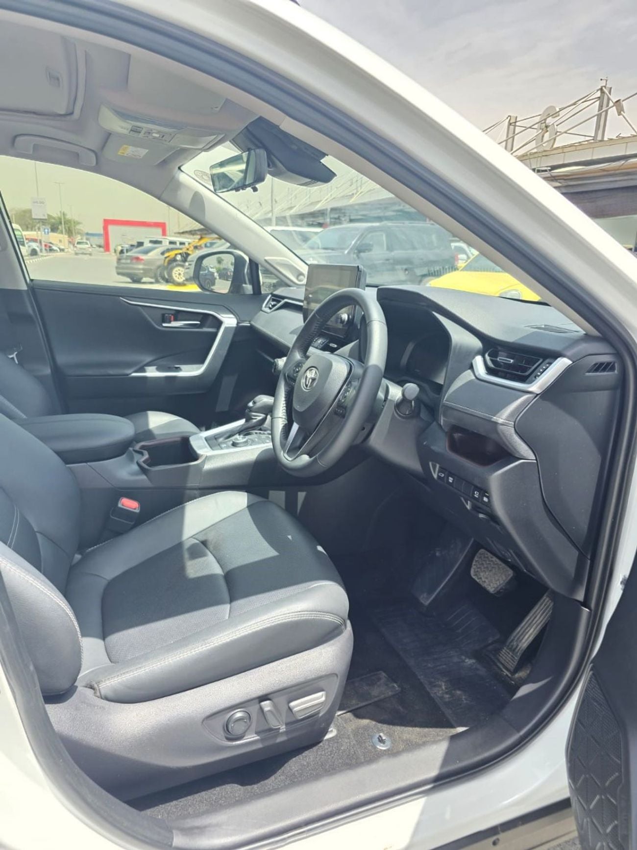 Toyota RAV4 2025 | 2.5L HYBRID ENGINE | AT | RHD | SUNROOF | PUSH START ENGINE | ELECTRIC VENTILATED SEATS | MEM