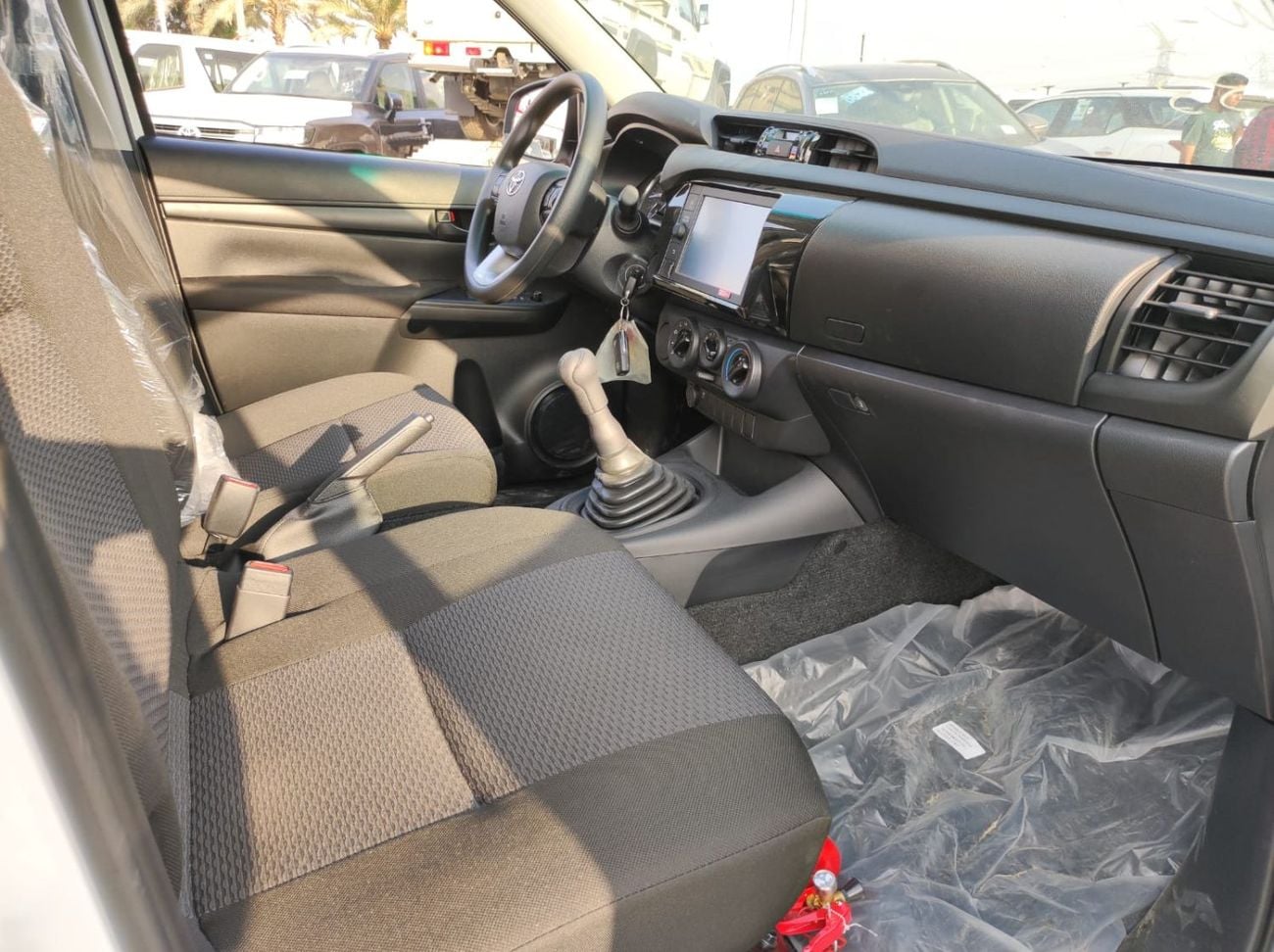 تويوتا هيلوكس Toyota Hilux SR5 Double Cabin  2.4L diesel turbo M/T  2*4 White Color 2026