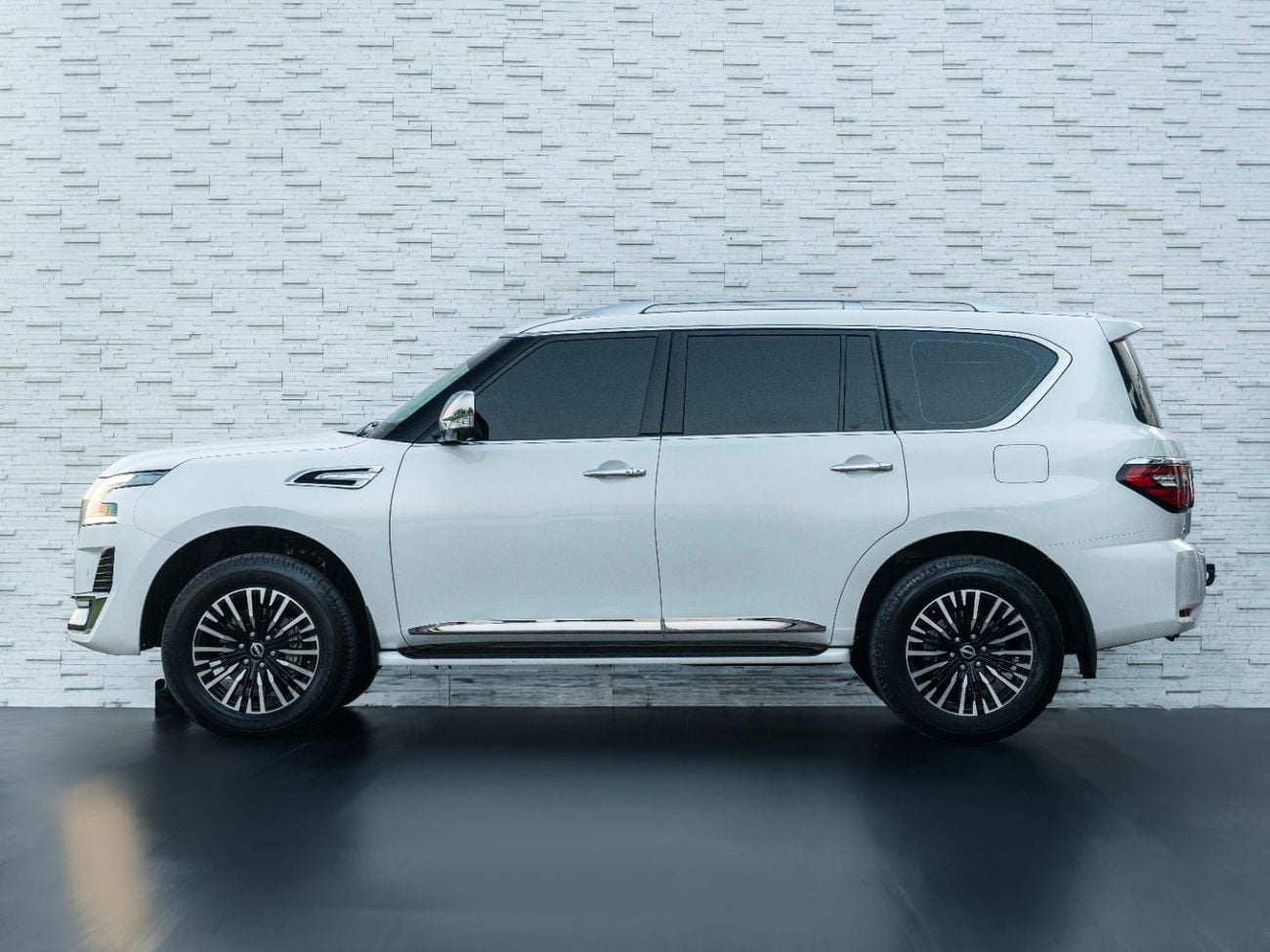 نيسان باترول AED 3,381 PM • PATROL SE PLATINUM • ONLY 45,000 KMS • OFFICIAL NISSAN WARRANTY UNTIL 2028 OR 100K KM