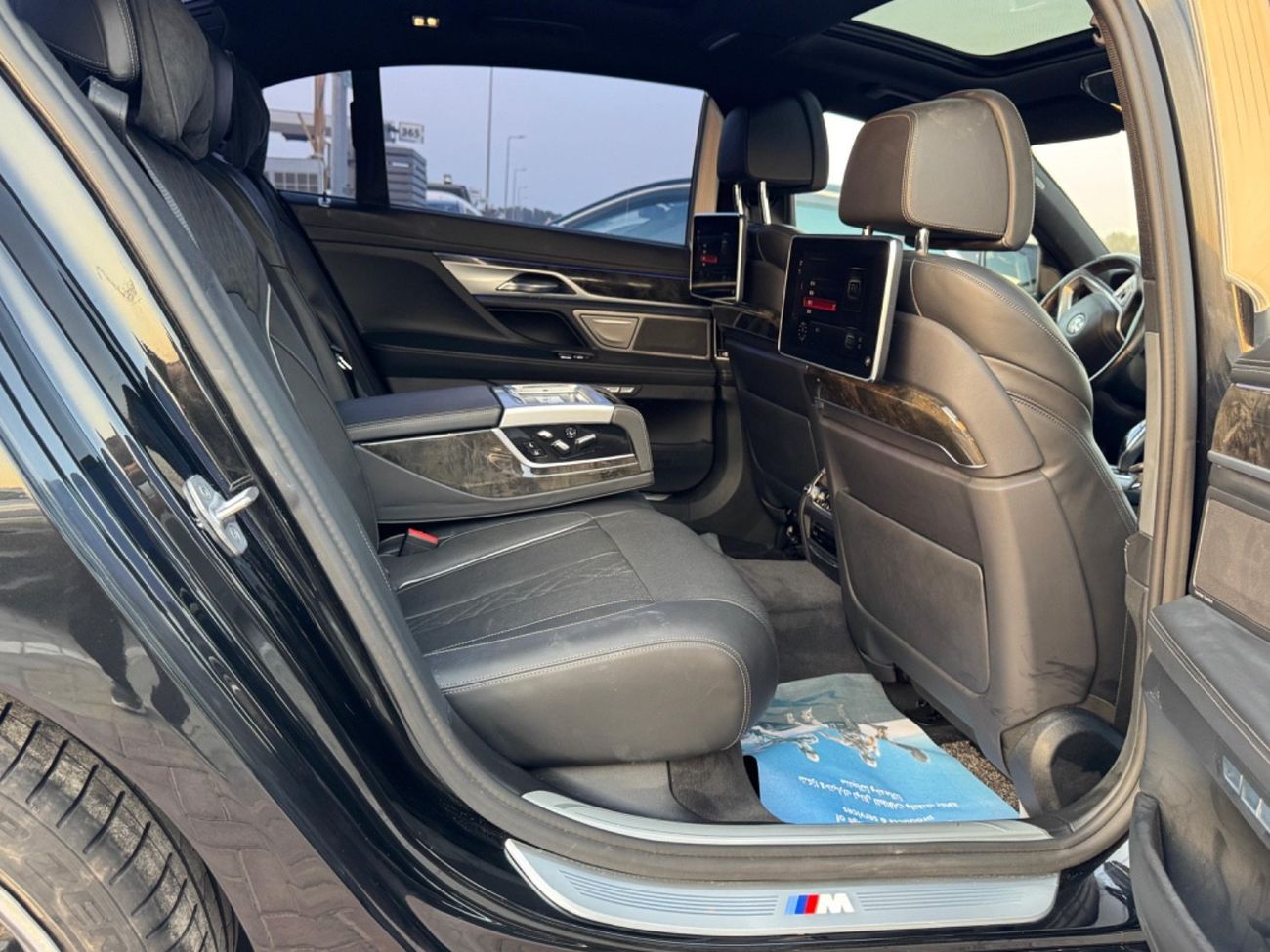 بي أم دبليو 750Li Luxury M Sport Package 4.4L