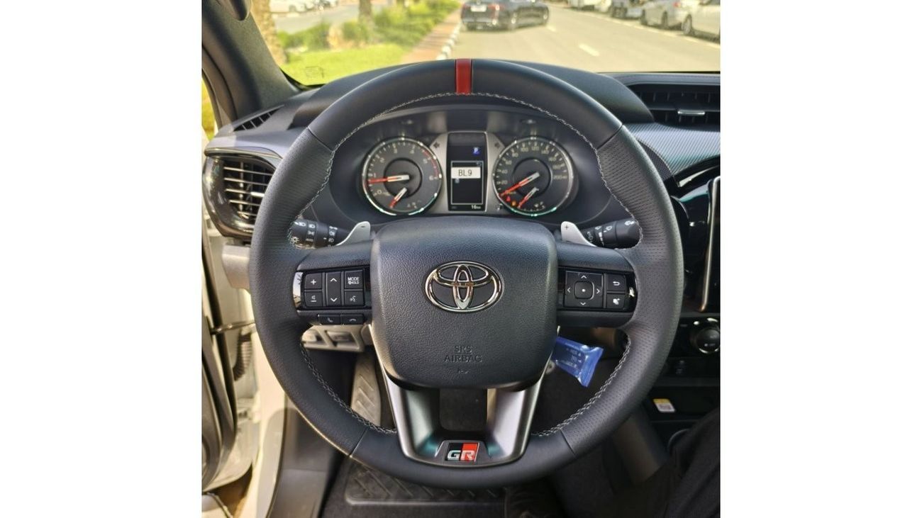 تويوتا هيلوكس تويوتا هايلكس 2024 ديزل 2.8 لتر جي آر سبورت