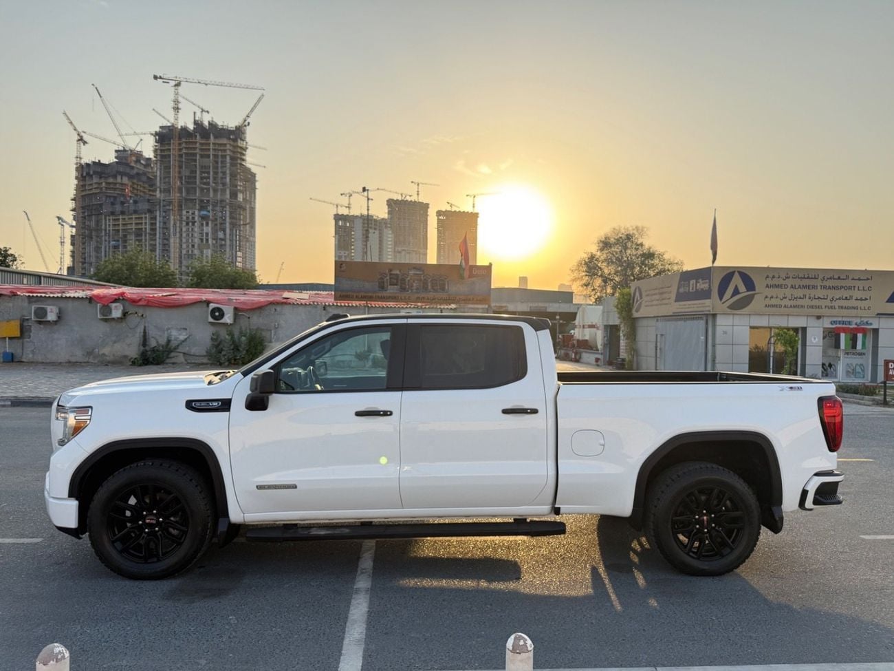 جي أم سي سييرا 1500 CREWCAB ELEVATION 5.3L V8 AT4 Crew Cab (AWD)