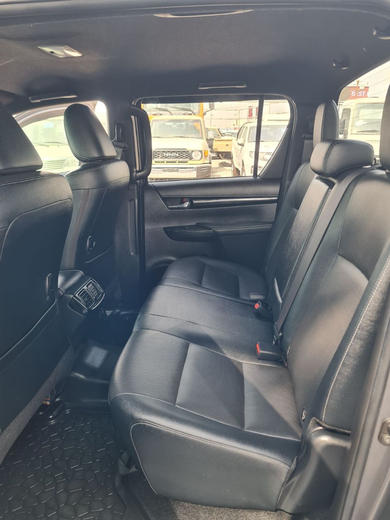 تويوتا هيلوكس TRD Double cabin 2.8L, perfect inside and outside