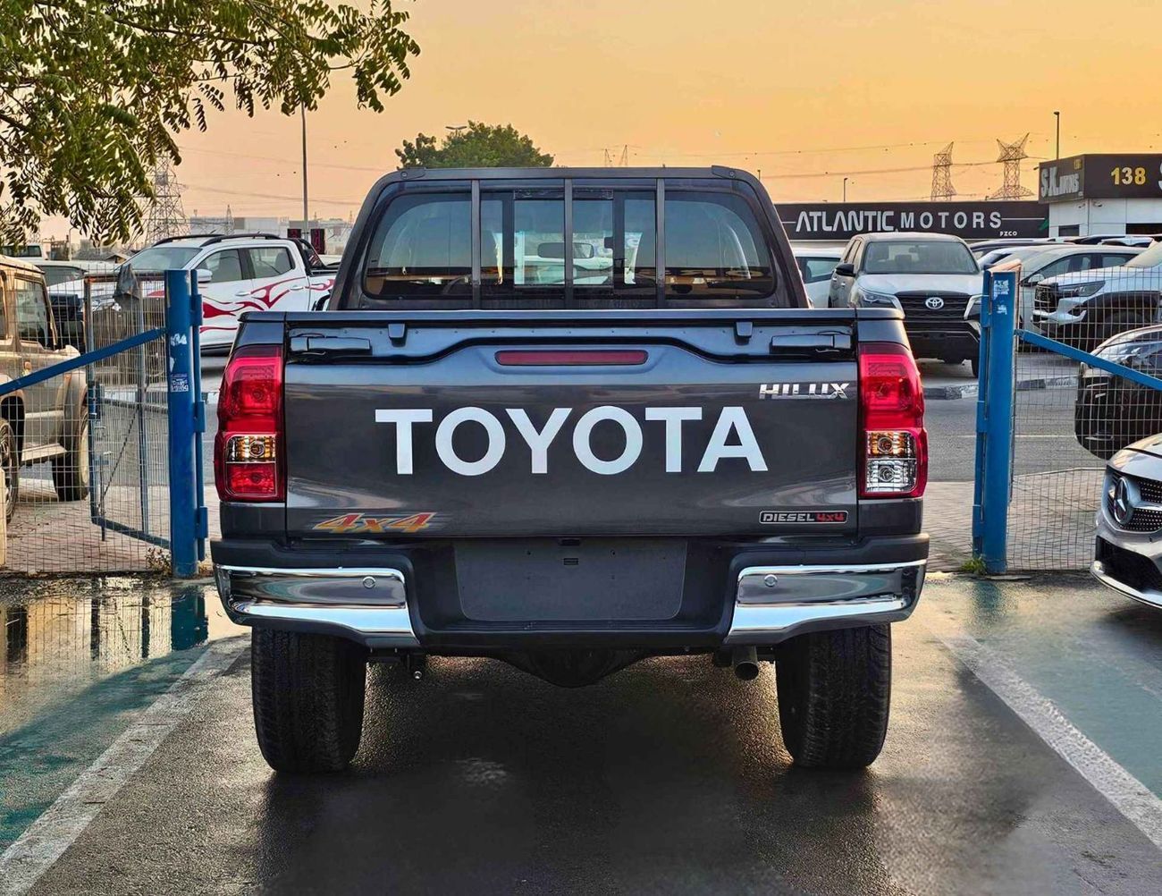 Toyota Hilux WIDE BODY / 2.4L DIESEL M/T 4WD/ LARGE DVD, 3 ABG, FR+RR CHROME BUMPERS, COOL BOX / CODE # HDMH
