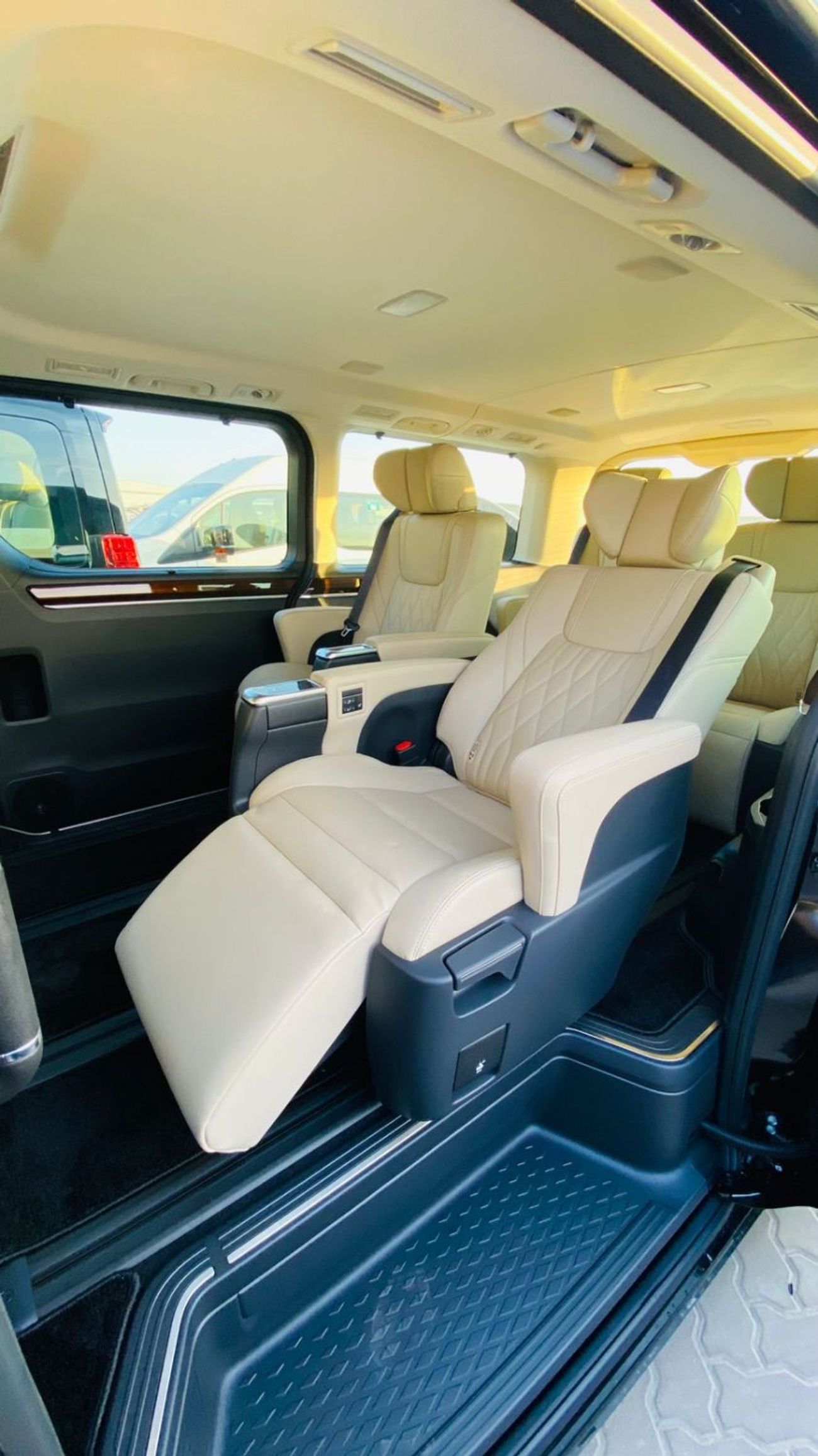 تويوتا جرافينا 2026 Toyota Granvia Premium 6-Seater (High-Option) 3.5L V6 Petrol A/T RWD Export Only