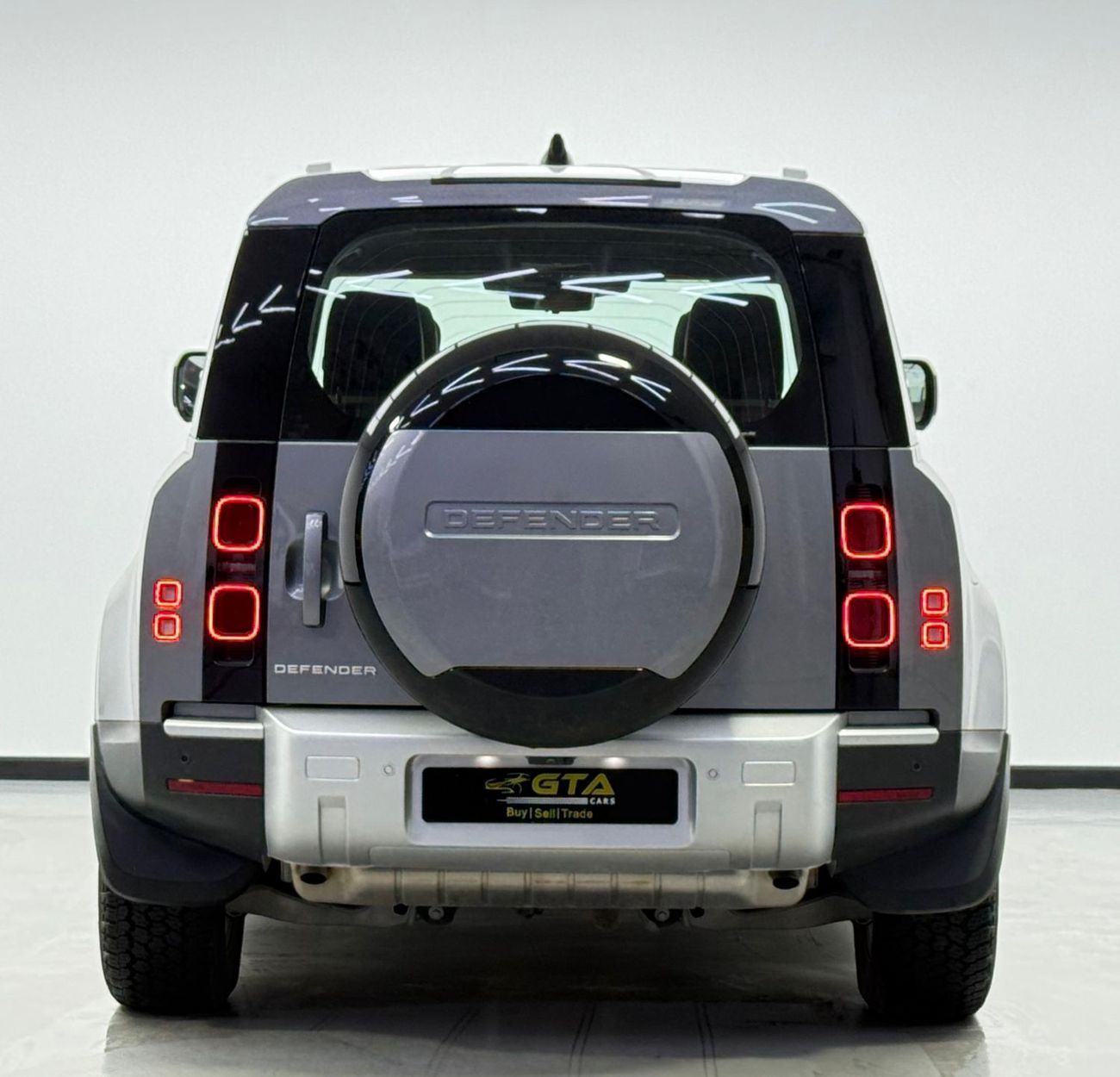 Land Rover Defender 2024 Land Rover Defender 110 SE P300, 2028 LR Warranty + Service Pack, Low Km, GCC