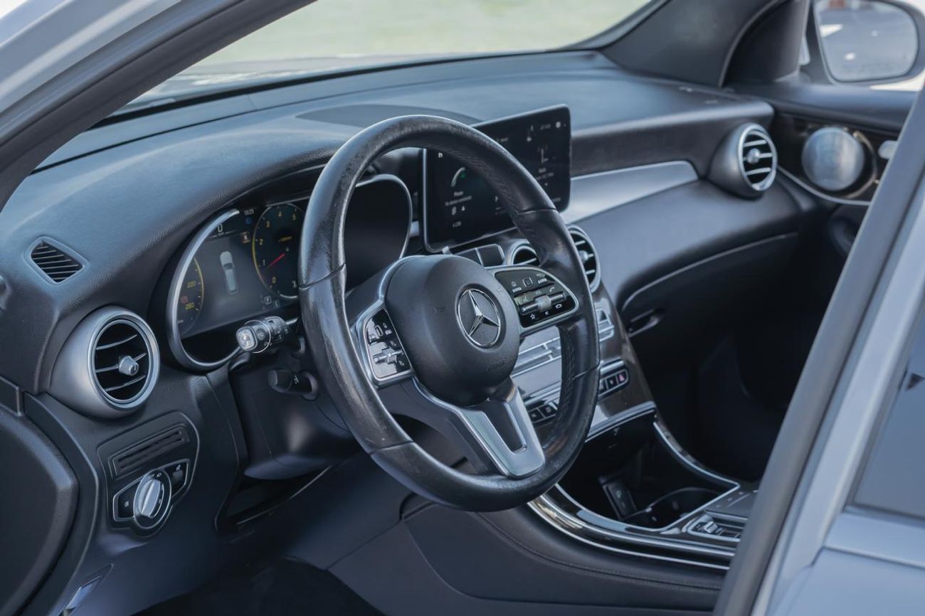 Mercedes-Benz GLC 300 Premium + 2.0L