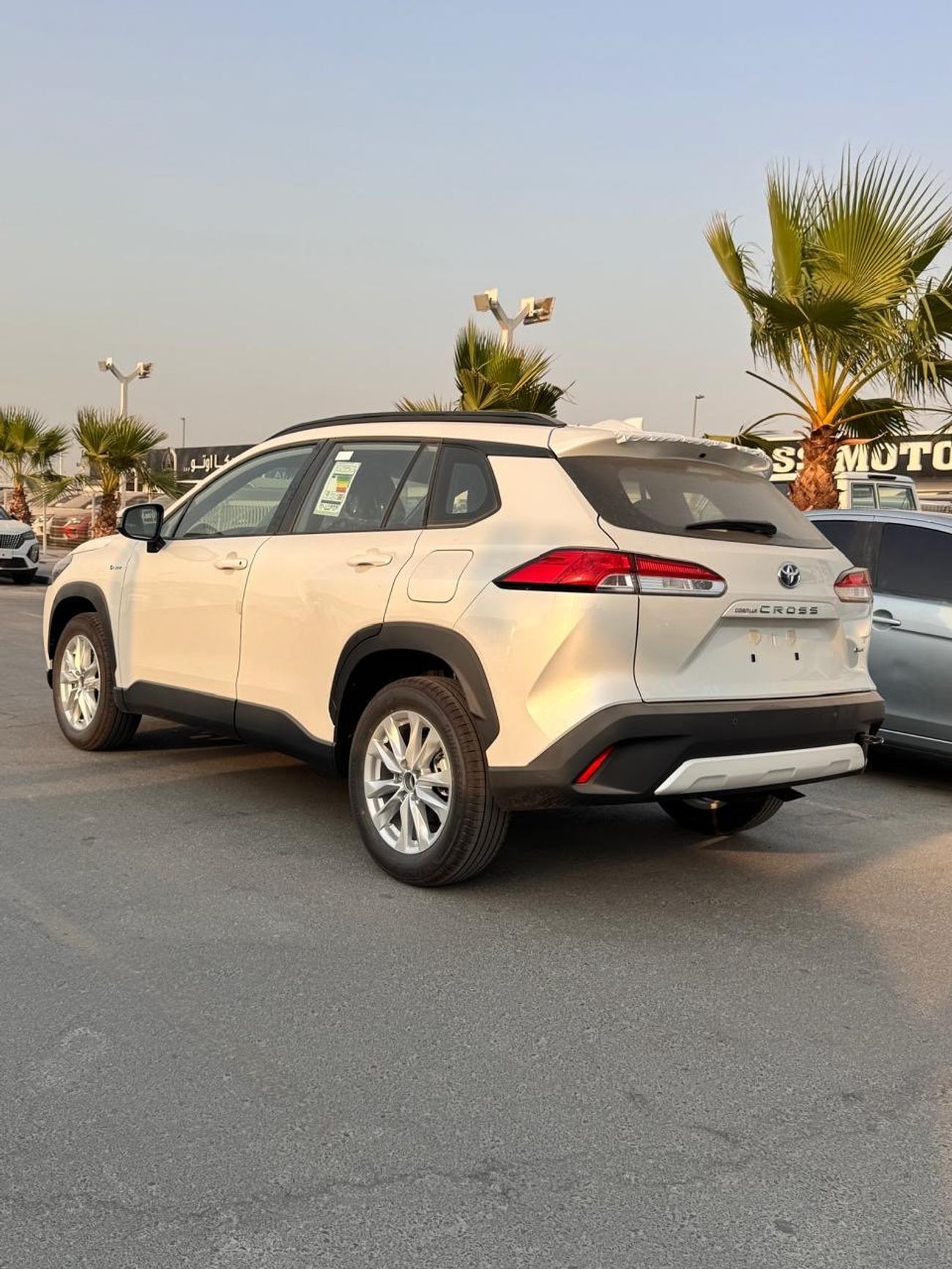 تويوتا كورولا كروس Corolla cross  1.8 L hybrid  2025 YM Sunroof  Medium option  GCC spec