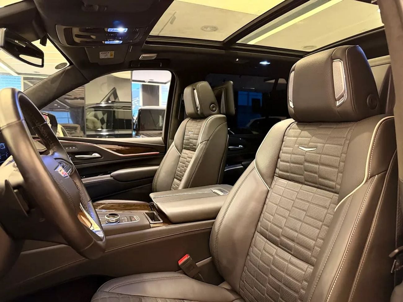 Cadillac Escalade SPORT PLATINUM - Japanese Specs - Brand