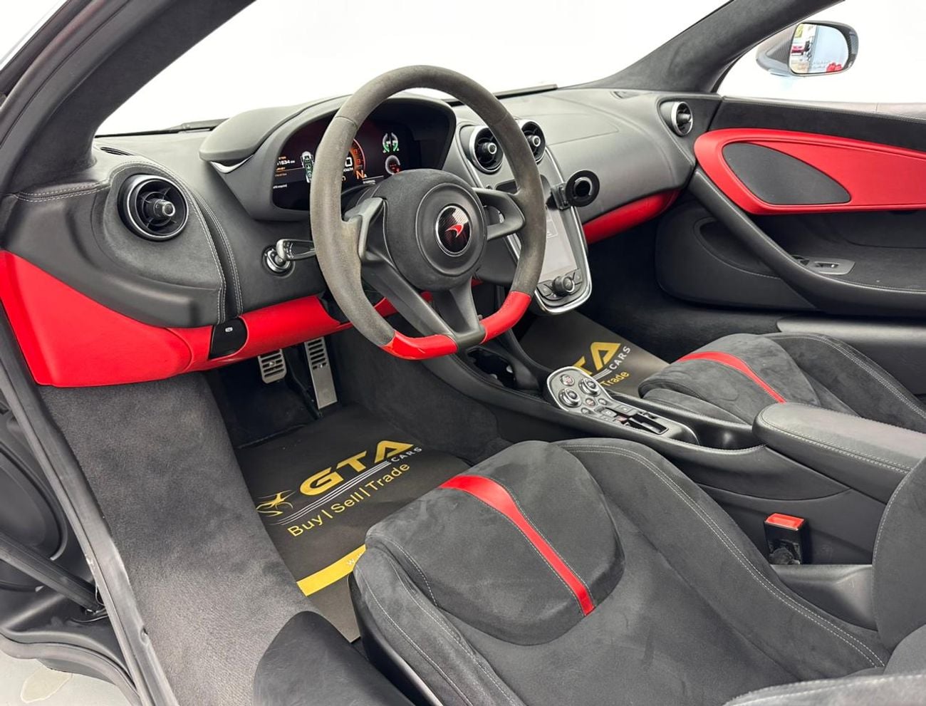 McLaren 570S Spider 2018 McLaren 570s Spider, McLaren Service History, Excellent Condition, GCC